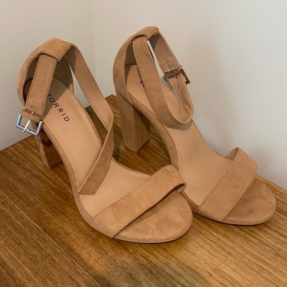 Beige Faux Suede Strappy Open Toe Block Heel 9.5WW, 4.25” Heel
